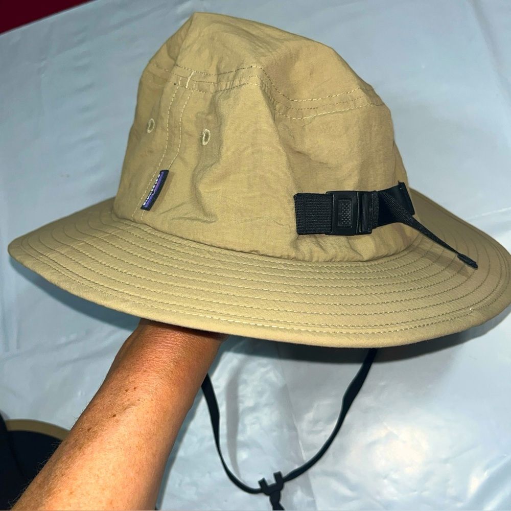 Patagonia Boonie TAN BUCKET HAT Nylon Cap boys Medium Outdoors Hiking Camping M